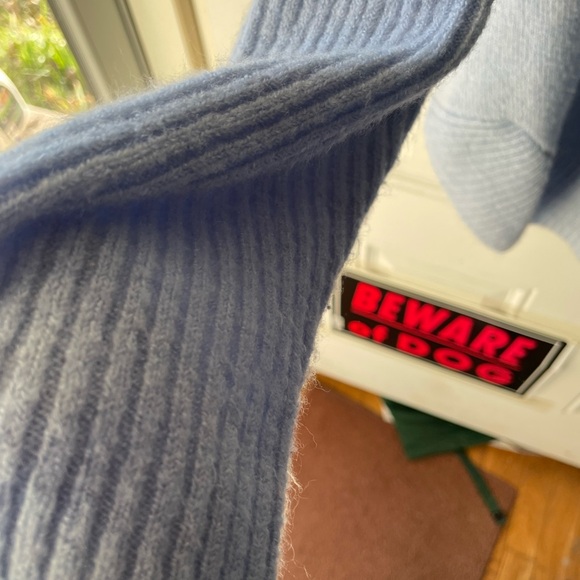 Women’s Sweater - Picture 4 of 6